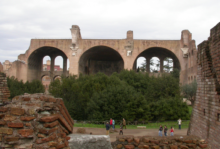 basilica-maxentius-at-distance-edit